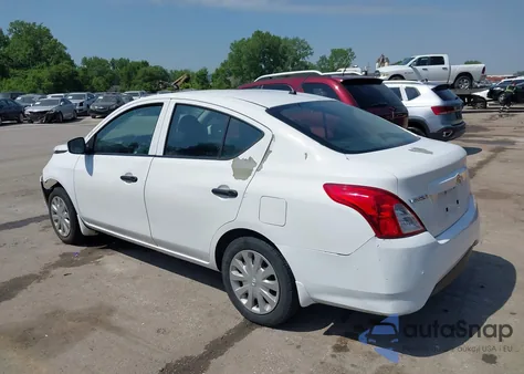 2018 Nissan Versa 1.6 S z USA, uszkodzony, nr VIN 3N1CN7AP1JL814443